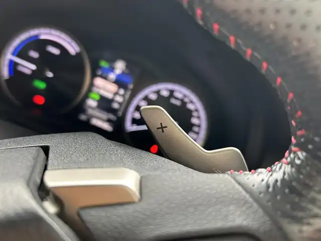 レクサス ＮＸ 300h Fスポーツ 鹿児島県 2015(平27)年 7万km ソニッククォーツ 純正ナビ（TV/Bluetooth/CD/USB）/バックカメラ/ETC/ドライブレコーダー/赤レザーシート/シートヒーター/パワーシート/シートベンチレーション/ステアリングヒーター/3眼LEDライト/オートライト/オートホールド/電動パーキングブレーキ/ステアリングスイッチ/純正アルミホイール