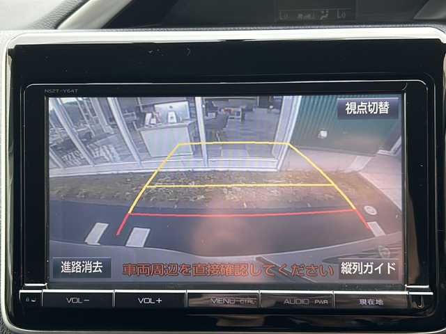 トヨタ ヴォクシー ZS 煌 愛媛県 2015(平27)年 4.5万km ホワイトパールクリスタルシャイン 純正9インチナビ（NSZT-Y64T）/・Bluetooth/・CD/DVD/フルセグTV/11インチフリップダウンモニター/バックカメラ/両側パワースライドドア/ETC/純正16インチAW/LEDヘッドライト/オートライト/オートマチックハイビーム/アイドリングストップ/取扱説明書/スペアキー