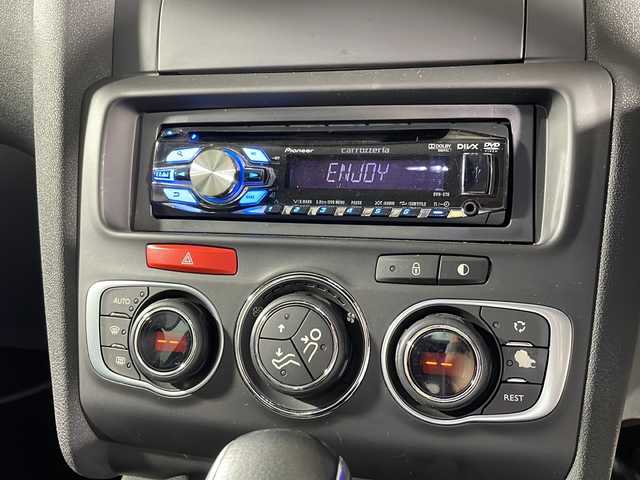 ＤＳオートモビル ＤＳ４ 福岡県 2017(平29)年 5.8万km 白 社外オーディオ/AM/FM/CD/ETC/クルーズコントロール/電動リアゲート/電格ミラー/ハーフレザーシート/電動リアゲート/横滑り防止装置/コーナーセンサー/純正AW17インチ/純正フロアマット/プッシュスタート/スマートキー/スペアキー有/フォグライト