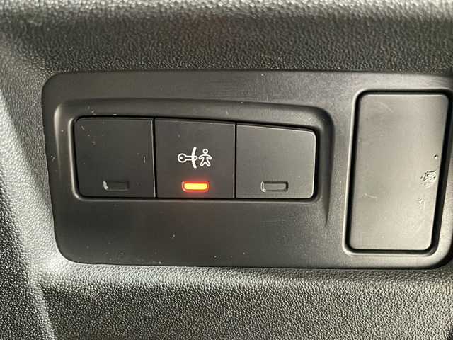 ＤＳオートモビル ＤＳ４ 福岡県 2017(平29)年 5.8万km 白 社外オーディオ/AM/FM/CD/ETC/クルーズコントロール/電動リアゲート/電格ミラー/ハーフレザーシート/電動リアゲート/横滑り防止装置/コーナーセンサー/純正AW17インチ/純正フロアマット/プッシュスタート/スマートキー/スペアキー有/フォグライト