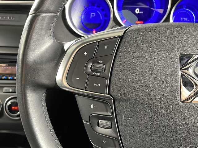 ＤＳオートモビル ＤＳ４ 福岡県 2017(平29)年 5.8万km 白 社外オーディオ/AM/FM/CD/ETC/クルーズコントロール/電動リアゲート/電格ミラー/ハーフレザーシート/電動リアゲート/横滑り防止装置/コーナーセンサー/純正AW17インチ/純正フロアマット/プッシュスタート/スマートキー/スペアキー有/フォグライト