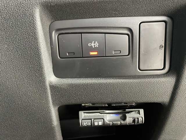 ＤＳオートモビル ＤＳ４ 福岡県 2017(平29)年 5.8万km 白 社外オーディオ/AM/FM/CD/ETC/クルーズコントロール/電動リアゲート/電格ミラー/ハーフレザーシート/電動リアゲート/横滑り防止装置/コーナーセンサー/純正AW17インチ/純正フロアマット/プッシュスタート/スマートキー/スペアキー有/フォグライト