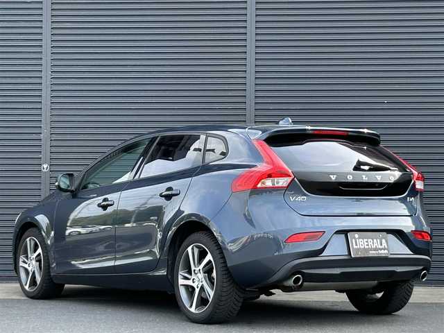 ボルボ Ｖ４０ D4 モメンタム 茨城県 2018(平30)年 5.3万km デニムブルーメタリック 後期型　/インテリセーフ　/ＡＣＣ　/ＬＫＡ　/ＢＬＩＳ　/Ｂカメラ　/パーキングエイド　/ナビ　/１２セグ　/ＢＴ　/ＵＳＢ　/ＤＶＤ　/シートヒーター　/ＰＷシート　/ＬＥＤ　/オートライト　/ＥＴＣ　/純正１７イｉｎＡＷ　/禁煙車