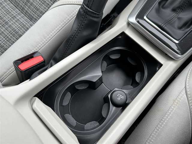 ボルボ Ｖ４０ D4 モメンタム 茨城県 2018(平30)年 5.3万km デニムブルーメタリック 後期型　/インテリセーフ　/ＡＣＣ　/ＬＫＡ　/ＢＬＩＳ　/Ｂカメラ　/パーキングエイド　/ナビ　/１２セグ　/ＢＴ　/ＵＳＢ　/ＤＶＤ　/シートヒーター　/ＰＷシート　/ＬＥＤ　/オートライト　/ＥＴＣ　/純正１７イｉｎＡＷ　/禁煙車