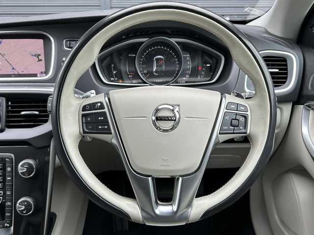 ボルボ Ｖ４０ D4 モメンタム 茨城県 2018(平30)年 5.3万km デニムブルーメタリック 後期型　/インテリセーフ　/ＡＣＣ　/ＬＫＡ　/ＢＬＩＳ　/Ｂカメラ　/パーキングエイド　/ナビ　/１２セグ　/ＢＴ　/ＵＳＢ　/ＤＶＤ　/シートヒーター　/ＰＷシート　/ＬＥＤ　/オートライト　/ＥＴＣ　/純正１７イｉｎＡＷ　/禁煙車