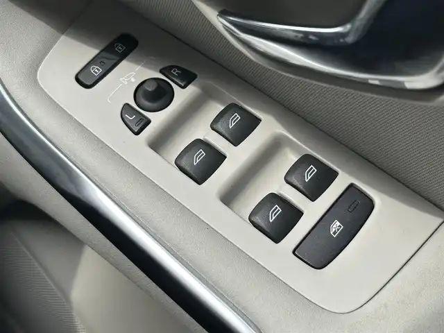 ボルボ Ｖ４０ D4 モメンタム 茨城県 2018(平30)年 5.3万km デニムブルーメタリック 後期型　/インテリセーフ　/ＡＣＣ　/ＬＫＡ　/ＢＬＩＳ　/Ｂカメラ　/パーキングエイド　/ナビ　/１２セグ　/ＢＴ　/ＵＳＢ　/ＤＶＤ　/シートヒーター　/ＰＷシート　/ＬＥＤ　/オートライト　/ＥＴＣ　/純正１７イｉｎＡＷ　/禁煙車