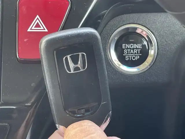ホンダ ステップワゴン G EX 富山県 2016(平28)年 6.1万km ホワイトオーキッドパール ワンオーナー/アルパイン10型ナビ(BT/CD/DVD)/フルセグTV/パワースライドドア(両側)/バックカメラ/ビルトインETC/コムテックドライブレコーダー/アルパイン12.8型リアビジョン/アダプティブクルーズコントロール/ホンダセンシング/・オートライト/・衝突軽減ブレーキ/・車線維持支援システム/・誤発進抑制機能/・先行車発進お知らせ機能/・標識認識機能/デュアルオートエアコン/ステアリングスイッチ/ツイード調ジャージシート/前席シートヒーター/2列目キャプテンシート/わくわくゲート/純正16インチアルミホイール/スマートキーシステム/セキュリティアラーム/禁煙車