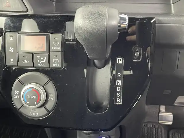 トヨタ ピクシスメガ L SAⅢ 埼玉県 2018(平30)年 2.6万km パールホワイトⅢ 純正７インチナビ　/バックカメラ　/純正７インチナビ　/バックカメラ　/両側パワースライドドア　/フルセグＴＶ　/後センサー　/オートマチックハイビーム　/純正ドライブレコーダー　/社外アルミスタッドレス４本積み　/スペアキー　/ＥＴＣ　/ＵＳＢ充電