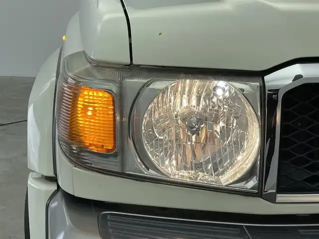 トヨタ ランドクルーザー 群馬県 2015(平27)年 5.7万km ホワイト 社外７インチナビ　バックカメラ　衝突軽減ブレーキ　レーンキープアシスト　オートマチックハイビーム　シートヒーター　ステアリングスイッチ　アイドリングストップ　ＥＴＣ　コーナーセンサー　禁煙車