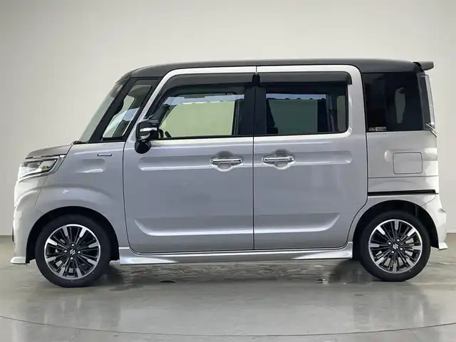 スズキ スペーシア カスタム HYBRID XS ターボ 愛知県 2022(令4)年 0.5万km ガンＭⅡ 純正９型ナビ　フルセグＴＶ　ＤＶＤ　カープレイ対応　全方位カメラ　シートヒーター　ハーフレザー　デュアルカメラブレーキ　衝突軽減　追従クルコン　両側パワスラ　ＬＥＤオートライト　フォグランプ　ドラレコ　HUD　パドルシフト　リヤパーキングセンサー　禁煙