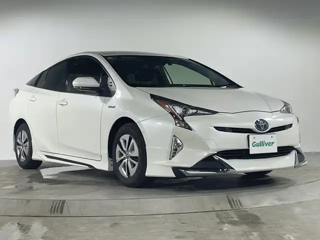トヨタ プリウス Sセーフティプラス 福岡県 2018(平30)年 5.2万km ホワイトパールクリスタルシャイン 禁煙車純正7型SDナビ（フルセグTV/DVD/CD/BT）バックモニタートヨタセーフティーレーダークルコンエアロドラレコETCコーナーセンサーLEDヘッドライトスマートキー