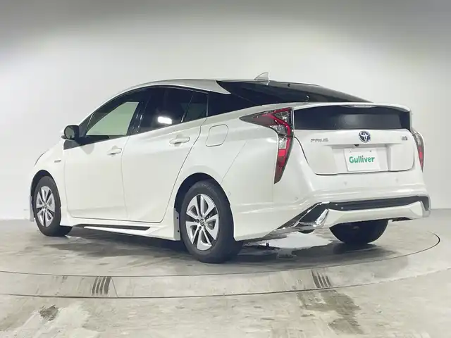 トヨタ プリウス Sセーフティプラス 福岡県 2018(平30)年 5.2万km ホワイトパールクリスタルシャイン 禁煙車純正7型SDナビ（フルセグTV/DVD/CD/BT）バックモニタートヨタセーフティーレーダークルコンエアロドラレコETCコーナーセンサーLEDヘッドライトスマートキー