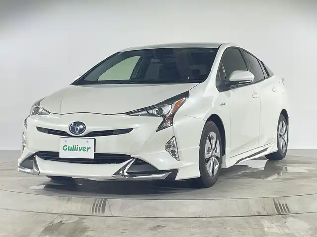 トヨタ プリウス Sセーフティプラス 福岡県 2018(平30)年 5.2万km ホワイトパールクリスタルシャイン 禁煙車純正7型SDナビ（フルセグTV/DVD/CD/BT）バックモニタートヨタセーフティーレーダークルコンエアロドラレコETCコーナーセンサーLEDヘッドライトスマートキー