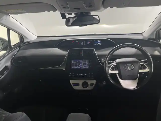 トヨタ プリウス Sセーフティプラス 福岡県 2018(平30)年 5.2万km ホワイトパールクリスタルシャイン 禁煙車純正7型SDナビ（フルセグTV/DVD/CD/BT）バックモニタートヨタセーフティーレーダークルコンエアロドラレコETCコーナーセンサーLEDヘッドライトスマートキー