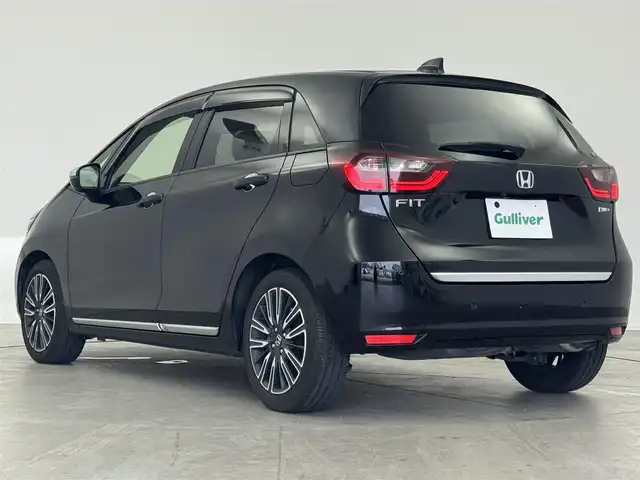ホンダ フィット e:HEVリュクス 愛知県 2020(令2)年 4.2万km クリスタルブラックパール 純正9型ナビ（フルセグ、CD、DVD、Bluetooth）/ETC/Bカメラ/シートヒーター/ハンドルヒーター/コーナーセンサー/オートハイビーム/LEDヘッドライト/ドラレコ前後/置くだけ充電/ACC/純正16インチAW/衝突軽減ブレーキ/レーンキープアシスト/オートハイビーム/三点エアバック/横滑り防止装置/スマートキー
