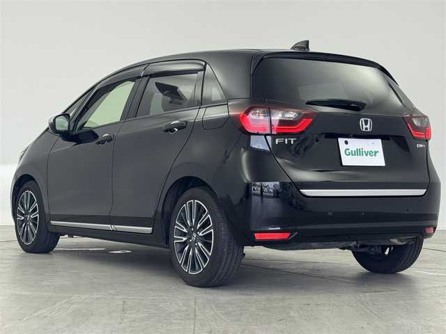 ホンダ フィット e:HEVリュクス 長崎県 2020(令2)年 4.2万km クリスタルブラックパール 純正9型ナビ（フルセグ、CD、DVD、Bluetooth）/ETC/Bカメラ/シートヒーター/ハンドルヒーター/コーナーセンサー/オートハイビーム/LEDヘッドライト/ドラレコ前後/置くだけ充電/ACC/純正16インチAW/衝突軽減ブレーキ/レーンキープアシスト/オートハイビーム/三点エアバック/横滑り防止装置/スマートキー