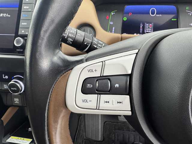 ホンダ フィット e:HEVリュクス 長崎県 2020(令2)年 4.2万km クリスタルブラックパール 純正9型ナビ（フルセグ、CD、DVD、Bluetooth）/ETC/Bカメラ/シートヒーター/ハンドルヒーター/コーナーセンサー/オートハイビーム/LEDヘッドライト/ドラレコ前後/置くだけ充電/ACC/純正16インチAW/衝突軽減ブレーキ/レーンキープアシスト/オートハイビーム/三点エアバック/横滑り防止装置/スマートキー