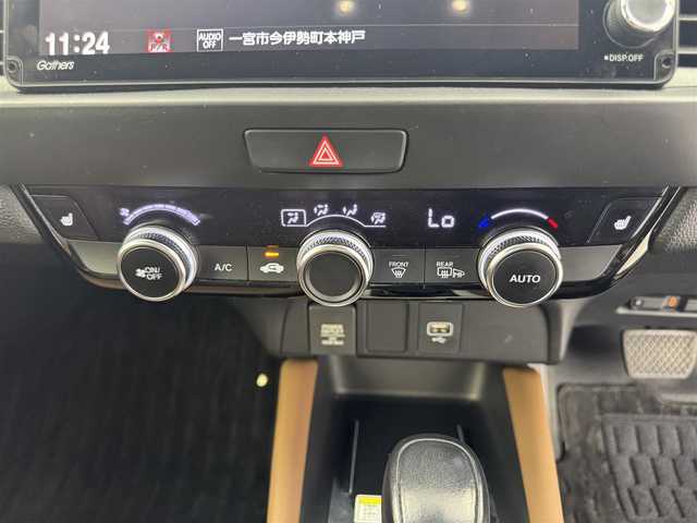 ホンダ フィット e:HEVリュクス 長崎県 2020(令2)年 4.2万km クリスタルブラックパール 純正9型ナビ（フルセグ、CD、DVD、Bluetooth）/ETC/Bカメラ/シートヒーター/ハンドルヒーター/コーナーセンサー/オートハイビーム/LEDヘッドライト/ドラレコ前後/置くだけ充電/ACC/純正16インチAW/衝突軽減ブレーキ/レーンキープアシスト/オートハイビーム/三点エアバック/横滑り防止装置/スマートキー