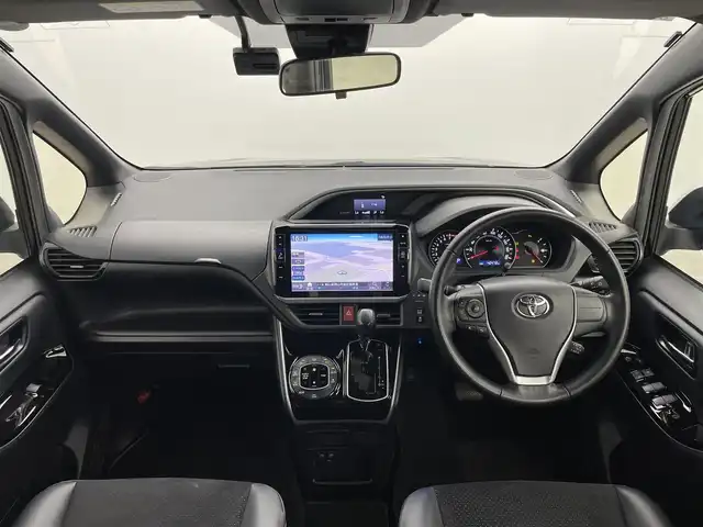 トヨタ ヴォクシー ZS 煌Ⅲ 岡山県 2021(令3)年 4.3万km ブラック アルパイン12.8インチフリップダウンモニター	/アルパインビックX11インチナビ/【ナビ/フルセグ/Bluetooth/DVD/Carplay】	/バックカメラ(サイド付)/クルーズコントロール/オートハイビーム	/LEDヘッドライト（AUTO機能付き）	/ビルトインETC	/衝突軽減ブレーキシステム	/車線逸脱防止システム	/横滑り防止装置/踏み間違い防止装置	/純正ドライブレコーダー（前後）	/純正16インチアルミ	/コーナーセンサー（前後）	/社外フロアマット/ステアリングスイッチ		/プッシュスタート	/ISOFIX/後席サンシェイド/シートリフター/シートバックテーブル/ウィンカーミラー