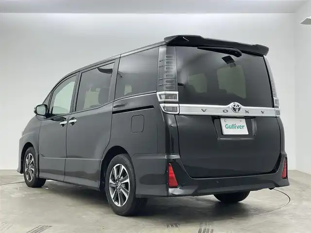 トヨタ ヴォクシー ZS 煌Ⅲ 岡山県 2021(令3)年 4.3万km ブラック アルパイン12.8インチフリップダウンモニター	/アルパインビックX11インチナビ/【ナビ/フルセグ/Bluetooth/DVD/Carplay】	/バックカメラ(サイド付)/クルーズコントロール/オートハイビーム	/LEDヘッドライト（AUTO機能付き）	/ビルトインETC	/衝突軽減ブレーキシステム	/車線逸脱防止システム	/横滑り防止装置/踏み間違い防止装置	/純正ドライブレコーダー（前後）	/純正16インチアルミ	/コーナーセンサー（前後）	/社外フロアマット/ステアリングスイッチ		/プッシュスタート	/ISOFIX/後席サンシェイド/シートリフター/シートバックテーブル/ウィンカーミラー