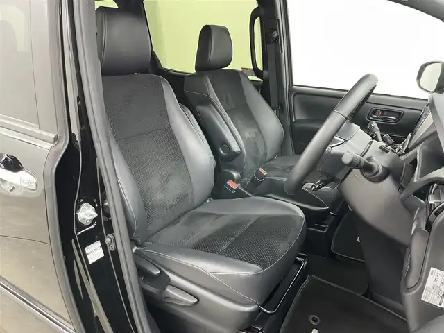 トヨタ ヴォクシー ZS 煌Ⅲ 岡山県 2021(令3)年 4.3万km ブラック アルパイン12.8インチフリップダウンモニター	/アルパインビックX11インチナビ/【ナビ/フルセグ/Bluetooth/DVD/Carplay】	/バックカメラ(サイド付)/クルーズコントロール/オートハイビーム	/LEDヘッドライト（AUTO機能付き）	/ビルトインETC	/衝突軽減ブレーキシステム	/車線逸脱防止システム	/横滑り防止装置/踏み間違い防止装置	/純正ドライブレコーダー（前後）	/純正16インチアルミ	/コーナーセンサー（前後）	/社外フロアマット/ステアリングスイッチ		/プッシュスタート	/ISOFIX/後席サンシェイド/シートリフター/シートバックテーブル/ウィンカーミラー