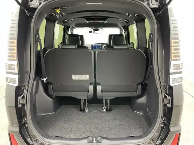 トヨタ ヴォクシー ZS 煌Ⅲ 岡山県 2021(令3)年 4.3万km ブラック アルパイン12.8インチフリップダウンモニター	/アルパインビックX11インチナビ/【ナビ/フルセグ/Bluetooth/DVD/Carplay】	/バックカメラ(サイド付)/クルーズコントロール/オートハイビーム	/LEDヘッドライト（AUTO機能付き）	/ビルトインETC	/衝突軽減ブレーキシステム	/車線逸脱防止システム	/横滑り防止装置/踏み間違い防止装置	/純正ドライブレコーダー（前後）	/純正16インチアルミ	/コーナーセンサー（前後）	/社外フロアマット/ステアリングスイッチ		/プッシュスタート	/ISOFIX/後席サンシェイド/シートリフター/シートバックテーブル/ウィンカーミラー