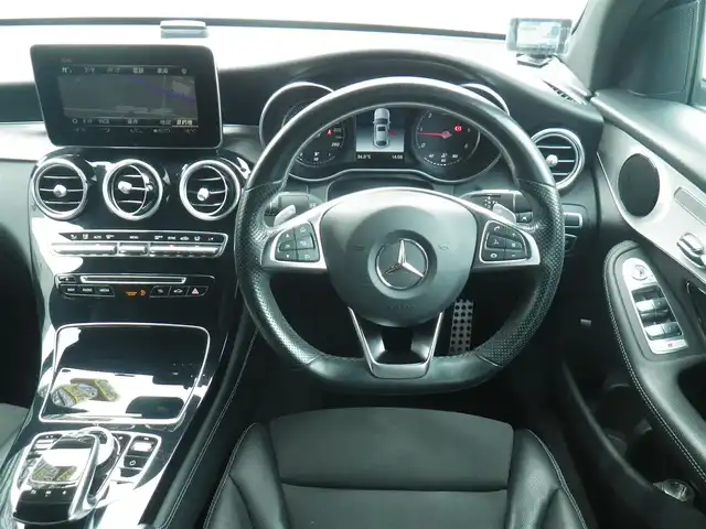 メルセデス・ベンツ ＧＬＣ２２０ d 4マチック クーペ スポーツ 神奈川県 2018(平30)年 5.8万km ポーラホワイト 4WD/登録時57982km/純正ナビ　フルセグTV/（Bluetooth/DVD再生可/USBx2/SD）/360°カメラ/コーナーセンサー/パワーバックドア/ハーフレザーシート/前席メモリー付パワーシート/全席シートヒーター/レーダークルーズ/被害軽減ブレーキ付後方衝突警告システム/PRE-SAFE/PRE-SAFEブレーキ/アクティブレーンキーピングアシスト/アクティブブラインドスポットアシスト/ヘッドアップディスプレイ/LEDインテリジェントライトシステム/ドライブレコーダー（ユピテル）/ビルトインETC（DSRC）/社外レーダー（Z810R）/スマートキーx2/パドルシフト/点検記録/　R4/7  R5/12