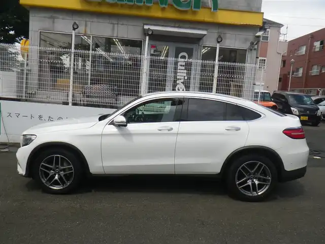 メルセデス・ベンツ ＧＬＣ２２０ d 4マチック クーペ スポーツ 神奈川県 2018(平30)年 5.8万km ポーラホワイト 4WD/登録時57982km/純正ナビ　フルセグTV/（Bluetooth/DVD再生可/USBx2/SD）/360°カメラ/コーナーセンサー/パワーバックドア/ハーフレザーシート/前席メモリー付パワーシート/全席シートヒーター/レーダークルーズ/被害軽減ブレーキ付後方衝突警告システム/PRE-SAFE/PRE-SAFEブレーキ/アクティブレーンキーピングアシスト/アクティブブラインドスポットアシスト/ヘッドアップディスプレイ/LEDインテリジェントライトシステム/ドライブレコーダー（ユピテル）/ビルトインETC（DSRC）/社外レーダー（Z810R）/スマートキーx2/パドルシフト/点検記録/　R4/7  R5/12