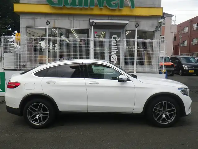 メルセデス・ベンツ ＧＬＣ２２０ d 4マチック クーペ スポーツ 神奈川県 2018(平30)年 5.8万km ポーラホワイト 4WD/登録時57982km/純正ナビ　フルセグTV/（Bluetooth/DVD再生可/USBx2/SD）/360°カメラ/コーナーセンサー/パワーバックドア/ハーフレザーシート/前席メモリー付パワーシート/全席シートヒーター/レーダークルーズ/被害軽減ブレーキ付後方衝突警告システム/PRE-SAFE/PRE-SAFEブレーキ/アクティブレーンキーピングアシスト/アクティブブラインドスポットアシスト/ヘッドアップディスプレイ/LEDインテリジェントライトシステム/ドライブレコーダー（ユピテル）/ビルトインETC（DSRC）/社外レーダー（Z810R）/スマートキーx2/パドルシフト/点検記録/　R4/7  R5/12