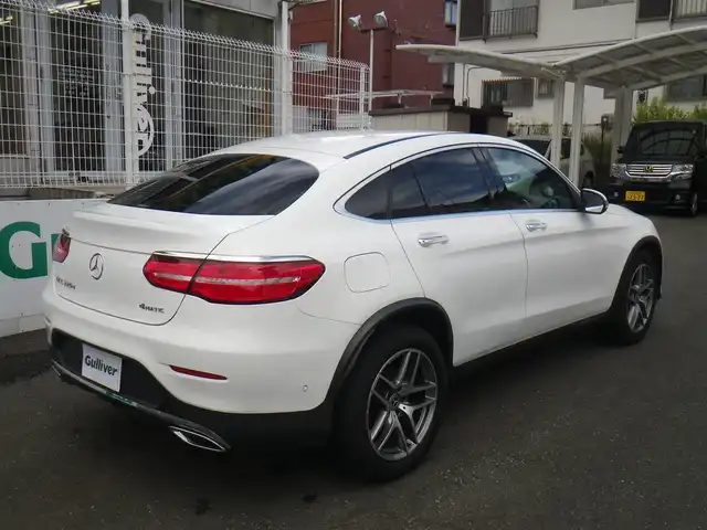 メルセデス・ベンツ ＧＬＣ２２０ d 4マチック クーペ スポーツ 神奈川県 2018(平30)年 5.8万km ポーラホワイト 4WD/登録時57982km/純正ナビ　フルセグTV/（Bluetooth/DVD再生可/USBx2/SD）/360°カメラ/コーナーセンサー/パワーバックドア/ハーフレザーシート/前席メモリー付パワーシート/全席シートヒーター/レーダークルーズ/被害軽減ブレーキ付後方衝突警告システム/PRE-SAFE/PRE-SAFEブレーキ/アクティブレーンキーピングアシスト/アクティブブラインドスポットアシスト/ヘッドアップディスプレイ/LEDインテリジェントライトシステム/ドライブレコーダー（ユピテル）/ビルトインETC（DSRC）/社外レーダー（Z810R）/スマートキーx2/パドルシフト/点検記録/　R4/7  R5/12