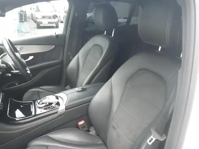 メルセデス・ベンツ ＧＬＣ２２０ d 4マチック クーペ スポーツ 神奈川県 2018(平30)年 5.8万km ポーラホワイト 4WD/登録時57982km/純正ナビ　フルセグTV/（Bluetooth/DVD再生可/USBx2/SD）/360°カメラ/コーナーセンサー/パワーバックドア/ハーフレザーシート/前席メモリー付パワーシート/全席シートヒーター/レーダークルーズ/被害軽減ブレーキ付後方衝突警告システム/PRE-SAFE/PRE-SAFEブレーキ/アクティブレーンキーピングアシスト/アクティブブラインドスポットアシスト/ヘッドアップディスプレイ/LEDインテリジェントライトシステム/ドライブレコーダー（ユピテル）/ビルトインETC（DSRC）/社外レーダー（Z810R）/スマートキーx2/パドルシフト/点検記録/　R4/7  R5/12