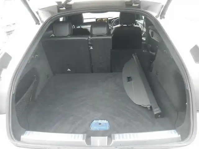 メルセデス・ベンツ ＧＬＣ２２０ d 4マチック クーペ スポーツ 神奈川県 2018(平30)年 5.8万km ポーラホワイト 4WD/登録時57982km/純正ナビ　フルセグTV/（Bluetooth/DVD再生可/USBx2/SD）/360°カメラ/コーナーセンサー/パワーバックドア/ハーフレザーシート/前席メモリー付パワーシート/全席シートヒーター/レーダークルーズ/被害軽減ブレーキ付後方衝突警告システム/PRE-SAFE/PRE-SAFEブレーキ/アクティブレーンキーピングアシスト/アクティブブラインドスポットアシスト/ヘッドアップディスプレイ/LEDインテリジェントライトシステム/ドライブレコーダー（ユピテル）/ビルトインETC（DSRC）/社外レーダー（Z810R）/スマートキーx2/パドルシフト/点検記録/　R4/7  R5/12
