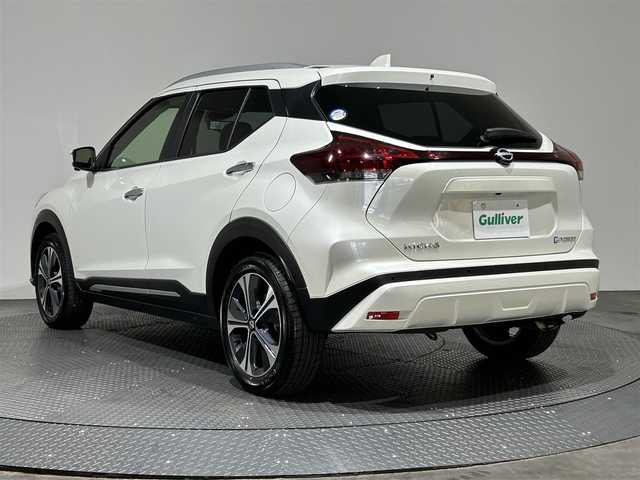 日産 キックス X ツートーンインテリアED 愛媛県 2024(令6)年 0.9万km ブリリアントホワイトパール ワンオーナー/純正9インチナビ/(Bluetooth/フルセグ)/プロパイロット/アラウンドビューモニター/インテリジェントルームミラー/エマージェンシーブレーキ/レーンキープアシスト/前後コーナーセンサー/ステアリングヒーター/シートヒーター/ステアリングスイッチ/オートホールド/オートライト/フォグランプ/ヘッドライトレベライザー/ETC/スペアキー/保証書/取扱説明書