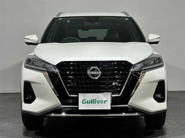 日産 キックス X ツートーンインテリアED 愛媛県 2024(令6)年 0.9万km ブリリアントホワイトパール ワンオーナー/純正9インチナビ/(Bluetooth/フルセグ)/プロパイロット/アラウンドビューモニター/インテリジェントルームミラー/エマージェンシーブレーキ/レーンキープアシスト/前後コーナーセンサー/ステアリングヒーター/シートヒーター/ステアリングスイッチ/オートホールド/オートライト/フォグランプ/ヘッドライトレベライザー/ETC/スペアキー/保証書/取扱説明書