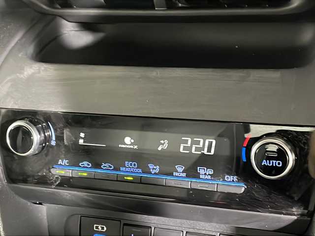 トヨタ ヤリスクロス ハイブリッド Z 沖縄県 2023(令5)年 2.1万km センシュアルレッドマイカ 禁煙車　/ワンオーナー　/純正ディスプレイオーディオ【ＡＭ／ＦＭ／ＵＳＢ／ＢＴ】/パノラマミックビューモニター　/パワーバックドア/パワーシート/レーダークルーズコントロール　/クリアランスソナー　/ＢＳＭ(ブラインドスポットモニター)　/シートヒーター(D/N)/純正フロアマット/ステアリングヒーター/ビルドインETC/前後ドライブレコーダー/ハーフレザーシート/ＬＥＤヘッドライト　/革巻きステアリング/純正18インチアルミホイール