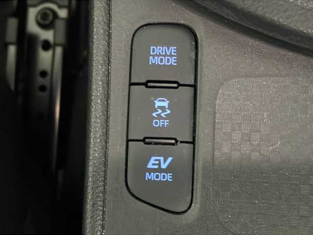 トヨタ ヤリスクロス ハイブリッド Z 沖縄県 2023(令5)年 2.1万km センシュアルレッドマイカ 禁煙車　/ワンオーナー　/純正ディスプレイオーディオ【ＡＭ／ＦＭ／ＵＳＢ／ＢＴ】/パノラマミックビューモニター　/パワーバックドア/パワーシート/レーダークルーズコントロール　/クリアランスソナー　/ＢＳＭ(ブラインドスポットモニター)　/シートヒーター(D/N)/純正フロアマット/ステアリングヒーター/ビルドインETC/前後ドライブレコーダー/ハーフレザーシート/ＬＥＤヘッドライト　/革巻きステアリング/純正18インチアルミホイール