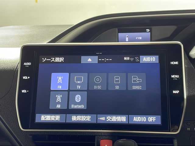トヨタ ヴォクシー ZS 煌Ⅱ 沖縄県 2019(令1)年 8.1万km ブラック 県外仕入　/禁煙車　/７人乗り　/純正１０インチナビ（ＢＴ，フルセグ，ＣＤ／ＤＶＤ，ラジオ）　/バックカメラ　/両側パワースライドドア　/12.1インチフリップダウンモニター　/クルーズコントロール/ビルドインＥＴＣ　/ドライブレコーダー　/純正１６インチアルミホイール/ＬＥＤヘッドライト