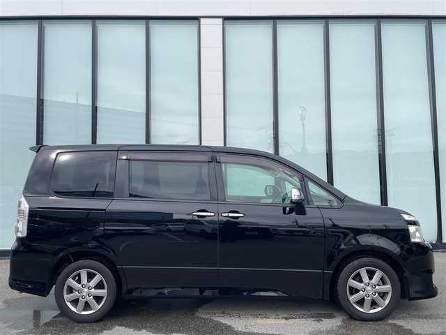 トヨタ ヴォクシー ZS 煌Ⅱ 大阪府 2009(平21)年 10.5万km ブラック LEDヘッドランプ/ハロゲンフォグランプ/バックカメラ /HDDナビ /両側電動パワースライドドア　/ミュージックプレーヤー　/オートライト　/純正マット　/ビルトインETC　/CD/DVD再生機能有り　/フルセグテレビ　/Bluetooth　/後席モニター/プッシュスタート