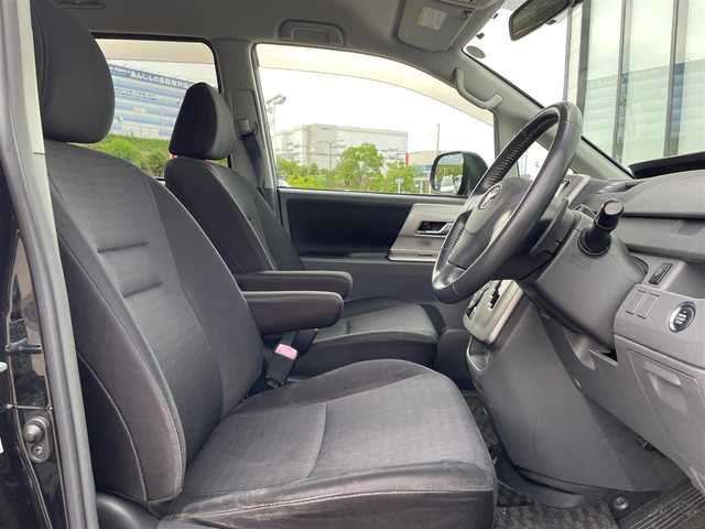 トヨタ ヴォクシー ZS 煌Ⅱ 大阪府 2009(平21)年 10.5万km ブラック LEDヘッドランプ/ハロゲンフォグランプ/バックカメラ /HDDナビ /両側電動パワースライドドア　/ミュージックプレーヤー　/オートライト　/純正マット　/ビルトインETC　/CD/DVD再生機能有り　/フルセグテレビ　/Bluetooth　/後席モニター/プッシュスタート