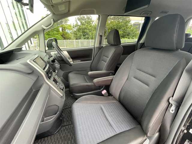 トヨタ ヴォクシー ZS 煌Ⅱ 大阪府 2009(平21)年 10.5万km ブラック LEDヘッドランプ/ハロゲンフォグランプ/バックカメラ /HDDナビ /両側電動パワースライドドア　/ミュージックプレーヤー　/オートライト　/純正マット　/ビルトインETC　/CD/DVD再生機能有り　/フルセグテレビ　/Bluetooth　/後席モニター/プッシュスタート