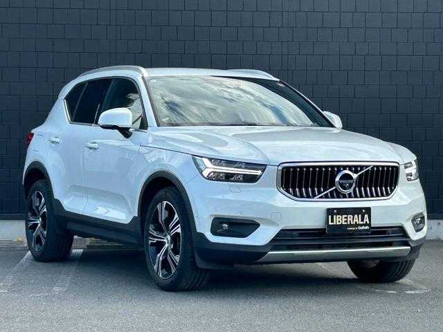 ボルボ ＸＣ４０ T4 AWD インスクリプション 埼玉県 2019(平31)年 1.5万km パール 茶革シート　/ハーマンカードン　/ａｐｐｌｅｃａｒｐｌａｙ　/パワーリアゲート　/全周囲カメラ　/シートヒーター　/パークアシスト　/４ＷＤ　/ＨＤＤナビ　/バックカメラ　/フルセグTV　/電動リアゲート　/スマートキー
