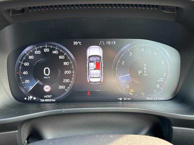 ボルボ ＸＣ４０ T4 AWD インスクリプション 埼玉県 2019(平31)年 1.5万km パール 茶革シート　/ハーマンカードン　/ａｐｐｌｅｃａｒｐｌａｙ　/パワーリアゲート　/全周囲カメラ　/シートヒーター　/パークアシスト　/４ＷＤ　/ＨＤＤナビ　/バックカメラ　/フルセグTV　/電動リアゲート　/スマートキー