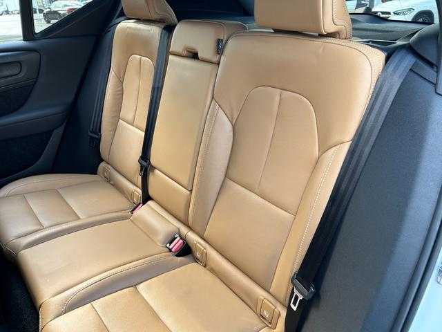 ボルボ ＸＣ４０ T4 AWD インスクリプション 埼玉県 2019(平31)年 1.5万km パール 茶革シート　/ハーマンカードン　/ａｐｐｌｅｃａｒｐｌａｙ　/パワーリアゲート　/全周囲カメラ　/シートヒーター　/パークアシスト　/４ＷＤ　/ＨＤＤナビ　/バックカメラ　/フルセグTV　/電動リアゲート　/スマートキー