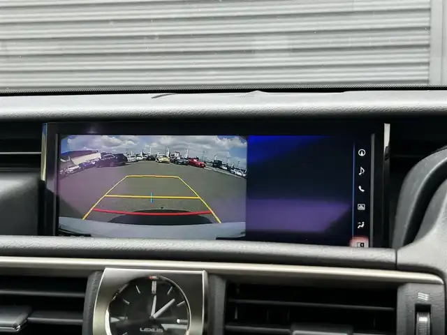 レクサス ＩＳ 300h バージョンL 茨城県 2018(平30)年 4.4万km ソニッククォーツ 中期型　/ムーンルーフ　/ＡＣＣ　/ＬＤＡ　/ＢＳＭ　/レクサスＳＦＴ　/ナビ　/バックカメラ　/フルセグ　/ＢＴ　/ＵＳＢ　/黒革　/シートヒーター　/シートエアコン　/パワーシート　/ＬＥＤ　/オートハイビーム　/パークセンサー/禁煙車