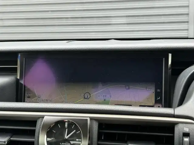 レクサス ＩＳ 300h バージョンL 茨城県 2018(平30)年 4.4万km ソニッククォーツ 中期型　/ムーンルーフ　/ＡＣＣ　/ＬＤＡ　/ＢＳＭ　/レクサスＳＦＴ　/ナビ　/バックカメラ　/フルセグ　/ＢＴ　/ＵＳＢ　/黒革　/シートヒーター　/シートエアコン　/パワーシート　/ＬＥＤ　/オートハイビーム　/パークセンサー/禁煙車