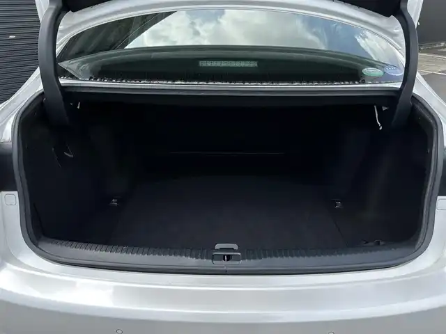 レクサス ＩＳ 300h バージョンL 茨城県 2018(平30)年 4.4万km ソニッククォーツ 中期型　/ムーンルーフ　/ＡＣＣ　/ＬＤＡ　/ＢＳＭ　/レクサスＳＦＴ　/ナビ　/バックカメラ　/フルセグ　/ＢＴ　/ＵＳＢ　/黒革　/シートヒーター　/シートエアコン　/パワーシート　/ＬＥＤ　/オートハイビーム　/パークセンサー/禁煙車