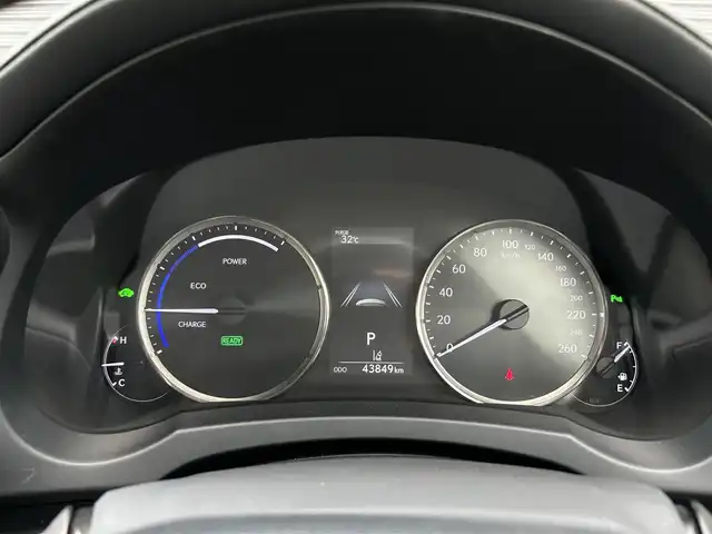 レクサス ＩＳ 300h バージョンL 茨城県 2018(平30)年 4.4万km ソニッククォーツ 中期型　/ムーンルーフ　/ＡＣＣ　/ＬＤＡ　/ＢＳＭ　/レクサスＳＦＴ　/ナビ　/バックカメラ　/フルセグ　/ＢＴ　/ＵＳＢ　/黒革　/シートヒーター　/シートエアコン　/パワーシート　/ＬＥＤ　/オートハイビーム　/パークセンサー/禁煙車