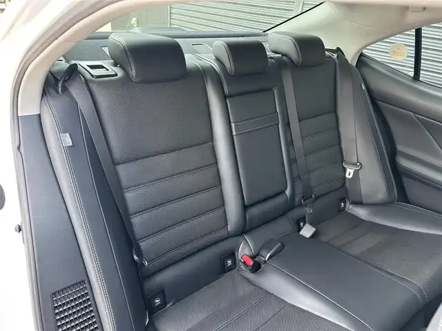 レクサス ＩＳ 300h バージョンL 茨城県 2018(平30)年 4.4万km ソニッククォーツ 中期型　/ムーンルーフ　/ＡＣＣ　/ＬＤＡ　/ＢＳＭ　/レクサスＳＦＴ　/ナビ　/バックカメラ　/フルセグ　/ＢＴ　/ＵＳＢ　/黒革　/シートヒーター　/シートエアコン　/パワーシート　/ＬＥＤ　/オートハイビーム　/パークセンサー/禁煙車