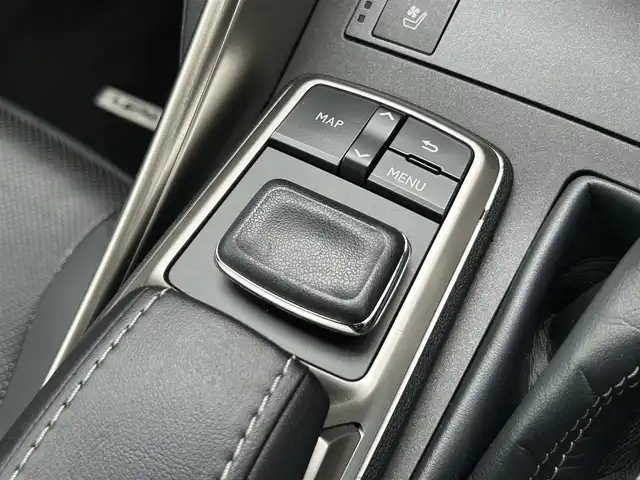 レクサス ＩＳ 300h バージョンL 茨城県 2018(平30)年 4.4万km ソニッククォーツ 中期型　/ムーンルーフ　/ＡＣＣ　/ＬＤＡ　/ＢＳＭ　/レクサスＳＦＴ　/ナビ　/バックカメラ　/フルセグ　/ＢＴ　/ＵＳＢ　/黒革　/シートヒーター　/シートエアコン　/パワーシート　/ＬＥＤ　/オートハイビーム　/パークセンサー/禁煙車