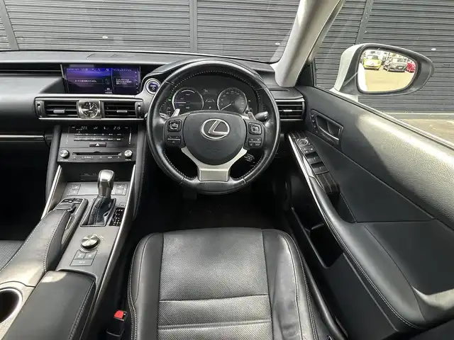 レクサス ＩＳ 300h バージョンL 茨城県 2018(平30)年 4.4万km ソニッククォーツ 中期型　/ムーンルーフ　/ＡＣＣ　/ＬＤＡ　/ＢＳＭ　/レクサスＳＦＴ　/ナビ　/バックカメラ　/フルセグ　/ＢＴ　/ＵＳＢ　/黒革　/シートヒーター　/シートエアコン　/パワーシート　/ＬＥＤ　/オートハイビーム　/パークセンサー/禁煙車